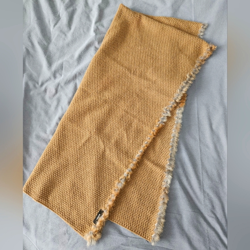 𝙍𝙪𝙙𝙨𝙖𝙠 64" × 31" shawl blanket scarf real fur trim beige brown Winter